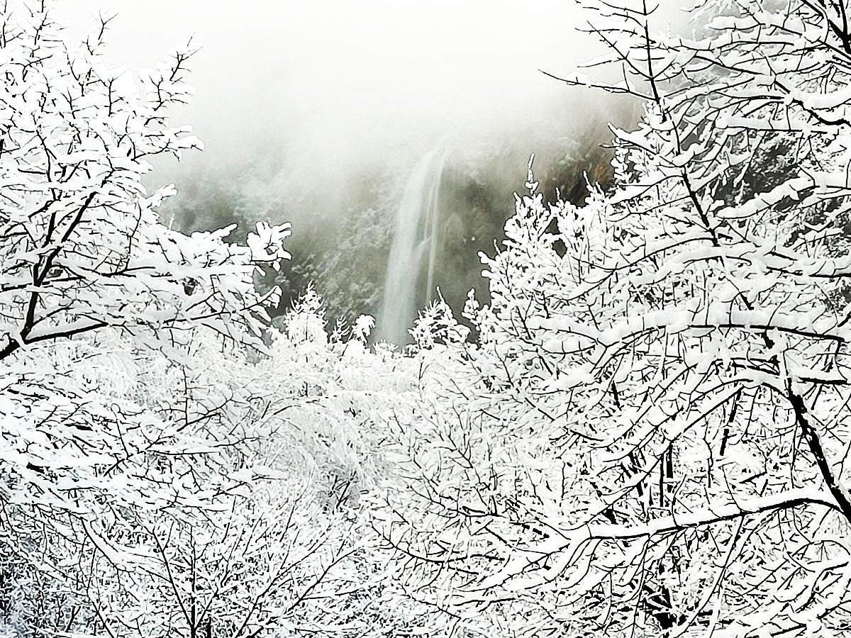 Cascata invernale